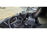 THOM6454_2847504 vehicle image