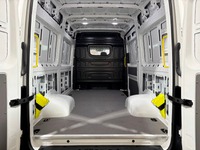 MAN126_2761107 vehicle image