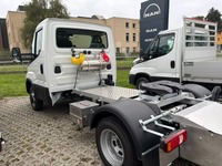STUD177_2735059 vehicle image