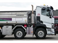 DOLD2821_2921717 vehicle image