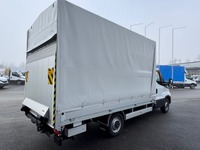 STUD177_2806514 vehicle image