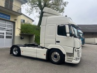 PREI272_2911880 vehicle image