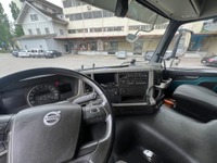 PREI272_2911880 vehicle image