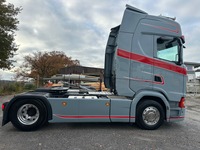 UNIK8334_2749346 vehicle image