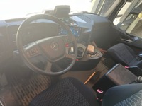 TOLA8240_3027393 vehicle image