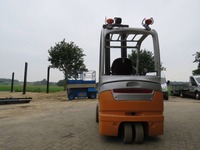 RINA4324_2917797 vehicle image