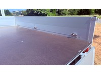 HUTT218_2962987 vehicle image