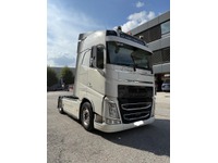 INTG9387_2744348 vehicle image