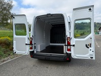 HUTT218_2905649 vehicle image