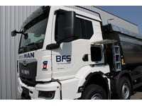 BFS260_2770027 vehicle image