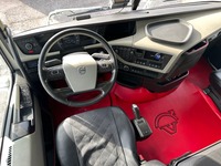 UNIK8334_2731581 vehicle image