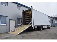 TOC1273_2824016 vehicle image