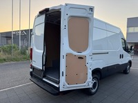 STUD177_2959034 vehicle image