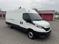 STUD177_2884372 vehicle image