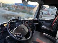 THOM6454_2859594 vehicle image