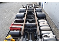 TOC1273_2811442 vehicle image