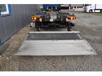 TOC1273_2811442 vehicle image