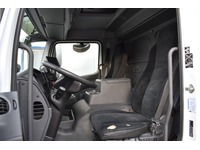 TOC1273_2751083 vehicle image