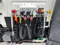 WIND191_2732206 vehicle image