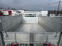 STUD177_2824015 vehicle image