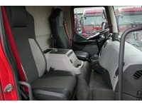 DOLD2821_2699368 vehicle image