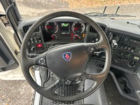 UNIK8334_2763309 vehicle image