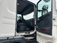 UNIK8334_2763309 vehicle image