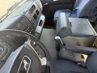 TOLA8240_2687587 vehicle image