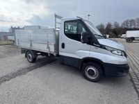 STUD177_2824015 vehicle image