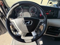 ZELJ895_2980290 vehicle image