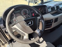 ZELJ895_2980290 vehicle image