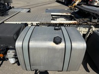 ZELJ895_2980290 vehicle image