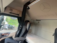 PREI272_2424192 vehicle image