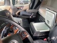 PREI272_2424192 vehicle image