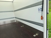 WIND191_2803278 vehicle image