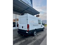 Anne38_2776304 vehicle image