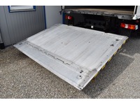 TOC1273_3028076 vehicle image