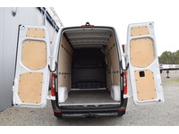 TOC1273_2741425 vehicle image