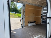 THOM6454_2986617 vehicle image