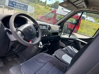THOM6454_2986617 vehicle image