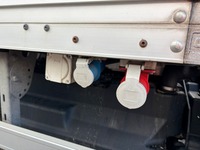 MAN126_2762896 vehicle image