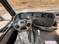 TMR8055_2868639 vehicle image