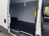 STUD177_2884372 vehicle image