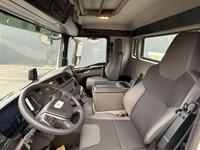 TMR8055_2868649 vehicle image