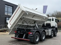 TMR8055_2868649 vehicle image