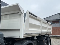 TMR8055_2868649 vehicle image