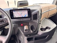MAN126_2963751 vehicle image