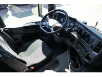 DOLD2821_2697974 vehicle image
