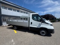 STUD177_2692123 vehicle image