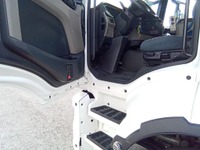 BFS260_1344966 vehicle image